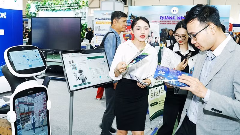 The rapid advancement of the digital economy and innovation is unlocking new avenues for expansion across multiple sectors. (Photo: SONG ANH) 