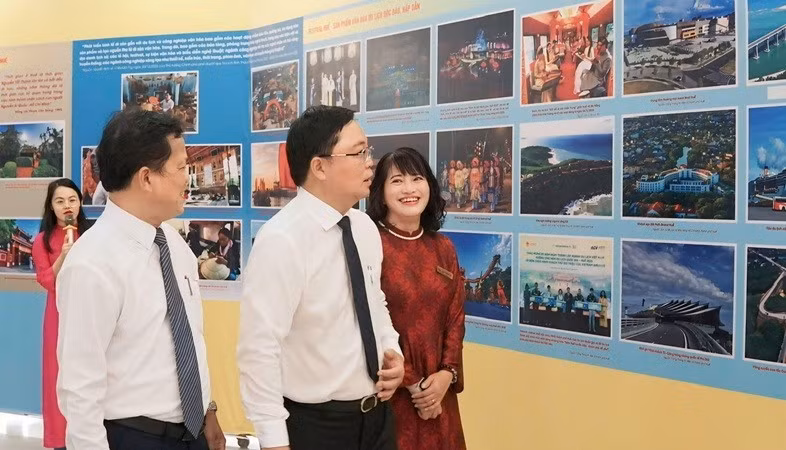 Visitors at the exhibition 