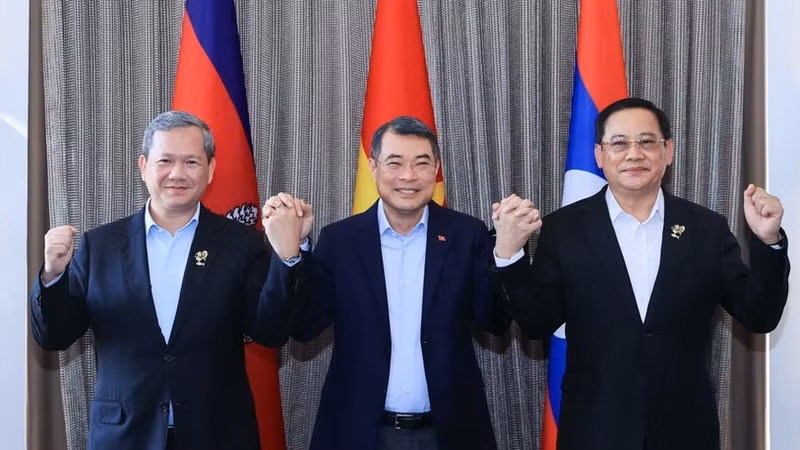 (From left) Cambodian Prime Minister Hun Manet, Vietnamese Prime Minister Le Minh Hung and Lao Prime Minister Sonexay Siphandone at working breakfast on May 8, 2026 in Cebu, the Philippines. (Photo: VNA)