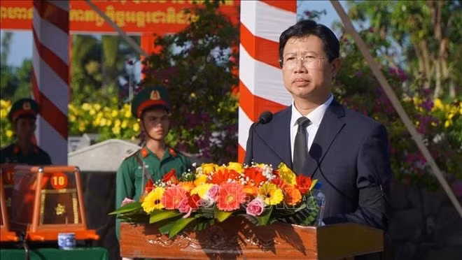 Vice Chairman of the Dong Thap provincial People’s Committee Huynh Minh Tuan speaks at the ceremony. (Photo: VNA)