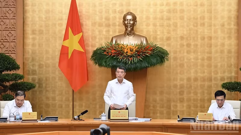 Prime Minister Le Minh Hung speaks at the meeting (Photo: TRAN HAI)