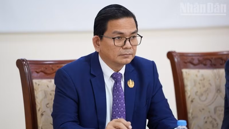 Dr. Kin Phea, Director General of the Cambodian Institute for International Relations (CIIR) under the Royal Academy of Cambodia (RAC), in an interview with the Vietnam News Agency. (Photo: NDO)