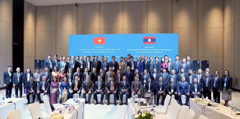 Delegates at the sixth justice conference of Vietnamese and Lao border provinces. (Photo: TL)