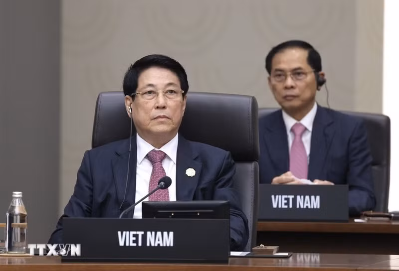 State President Luong Cuong attends the second session of the 32nd APEC Economic Leaders’ Meeting. (Photo: VNA)