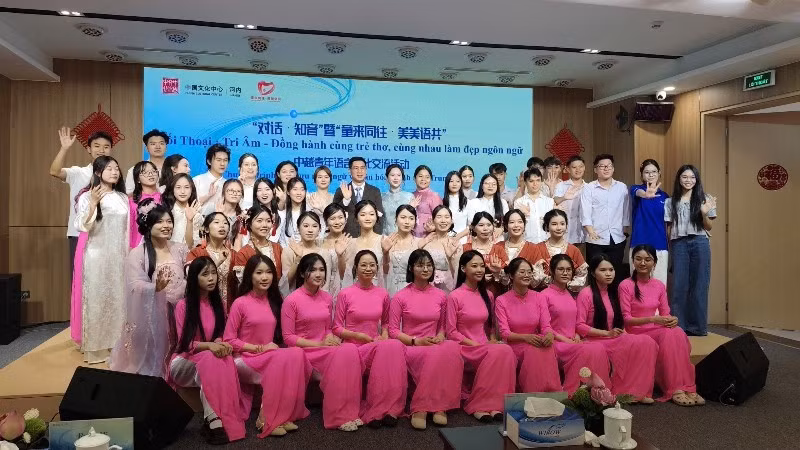 Vietnamese and Chinese youth strengthen ties through language and culture exchange in Ha Noi
