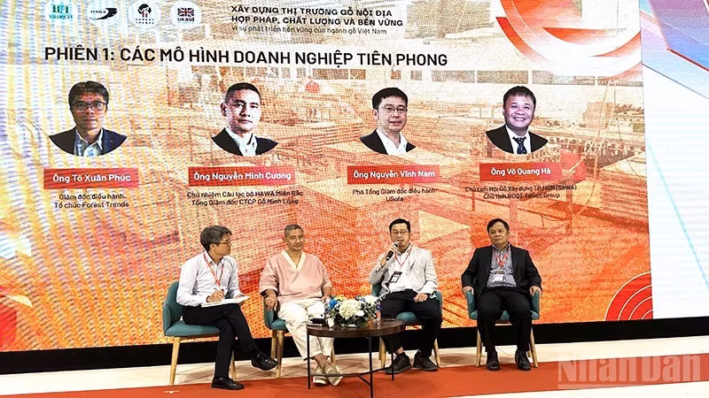 Photo: Speakers engage in discussion during the workshop (Photo: Hoang Liem)