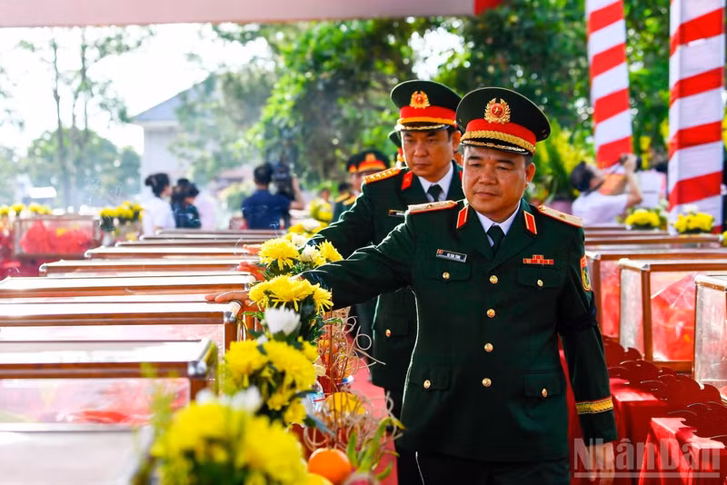 Delegates pay tribute to the fallen heroes at the ceremony