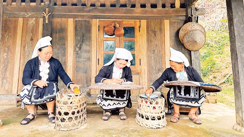 Artisans in Hoai Khao Village, Cao Bang Province, perform embroidery and beeswax batik printing techniques.