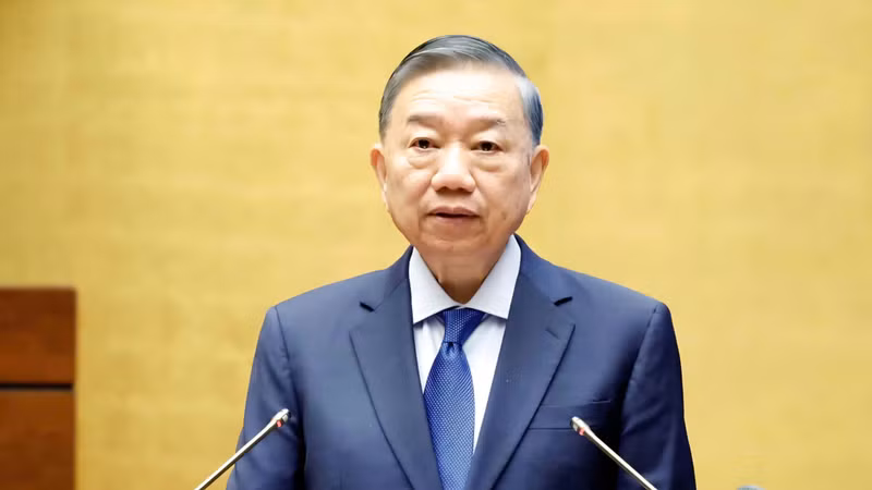 Party General Secretary and State President To Lam addresses a national conference in Ha Noi on June 30 on studying, disseminating and implementing the Politburo’s Resolution No. 10-NQ/TW on developing the foreign-invested economic sector.(Photo: VNA)