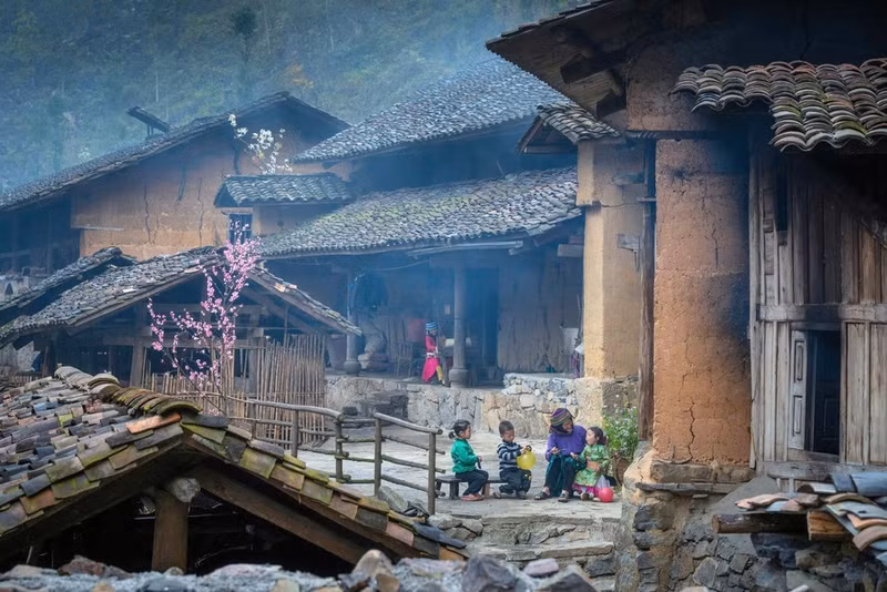 The construction of a ‘trinh tuong’ house reflects the Mong ethnic people's resilience, solidarity, and creativity.