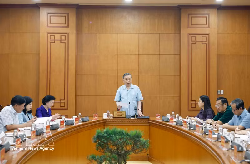 Party General Secretary and State President To Lam speaks at a working session Party Committee of the Ministry of Health on Vietnamese traditional medicine in Ha Noi on May 20 (Photo: VNA)