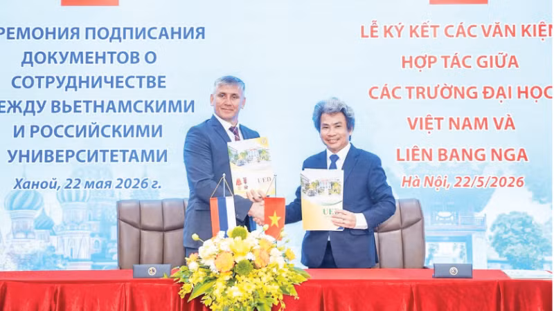 At a signing ceremony for cooperation documents between Vietnamese universities and the Russian Federation. (Photo: University of Science and Education – University of Da Nang)