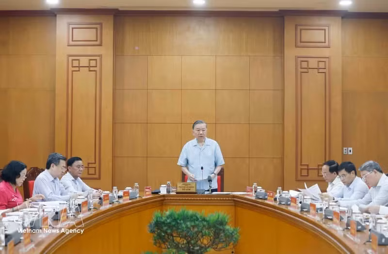 At the working session in Ha Noi on May 20. (Photo: VNA)