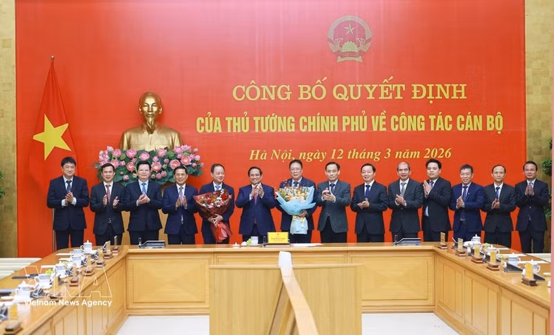 The appointment decision handover ceremony is held in Ha Noi on March 12. (Photo: VNA)