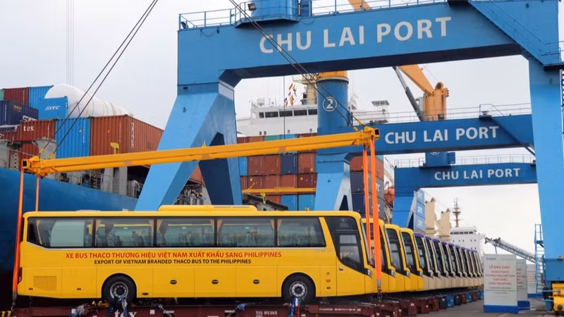 Viet Nam sustains growth momentum in first five months, bolstering double-digit target (Photo: VNA)