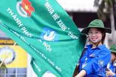 “Green Summer” volunteer soldiers of Ha Noi city depart for border areas. (Illustrative photo: LINH PHAN)