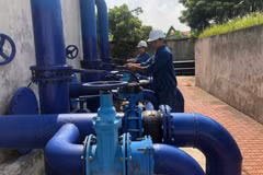 Workers at the Tien Tien Clean Water Plant (Hai Phong) operate machinery to supply clean water to local residents. (Photo: NGUYEN PHUC-MINH TUAN)