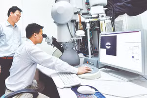 Scientific research activities at Ha Noi University of Science and Technology. (Photo: nhandan.vn)