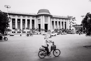 Revisiting Ha Noi in the early 1990s through Andy Soloman’s lens