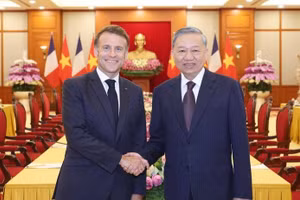 Party General Secretary To Lam receives French President Emmanuel Macron during his State visit to Viet Nam in May 2025. (Photo: VNA)