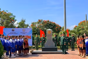 The “Border lesson” programme conducted by the Lao Bao International Border Gate Border Guard Station in Quang Tri Province. (Photo: THANH PHU)