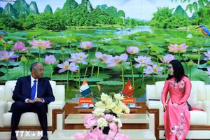 VNUA President Prof. Dr. Nguyen Thi Lan (R) and President of the National Assembly of Côte d'Ivoire Patrick Achi. (Photo: VNA)