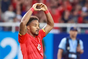 Xuan Son delivers an outstanding performance, scoring two goals in the 63rd and 89th minutes. (Photo: tuoitre.vn)