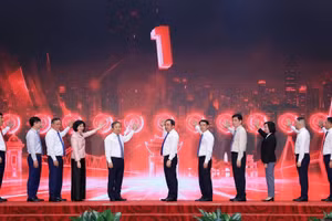Ha Noi leaders attend the inauguration and groundbreaking ceremonies for projects. (Photo: VNA)