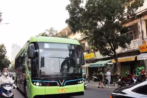 After three months of free fares on 134 bus routes, buses in Ho Chi Minh City have carried over 25.5 million passengers. (Photo: VNA)