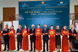 Exhibition featuring paintings of President Ho Chi Minh opens in Laos. (Photo:bvhttdl.gov.vn)