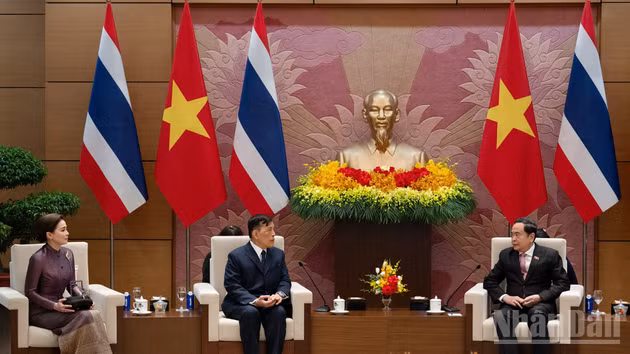 [Photos] NA President Tran Thanh Man meets with King and Queen of Thailand