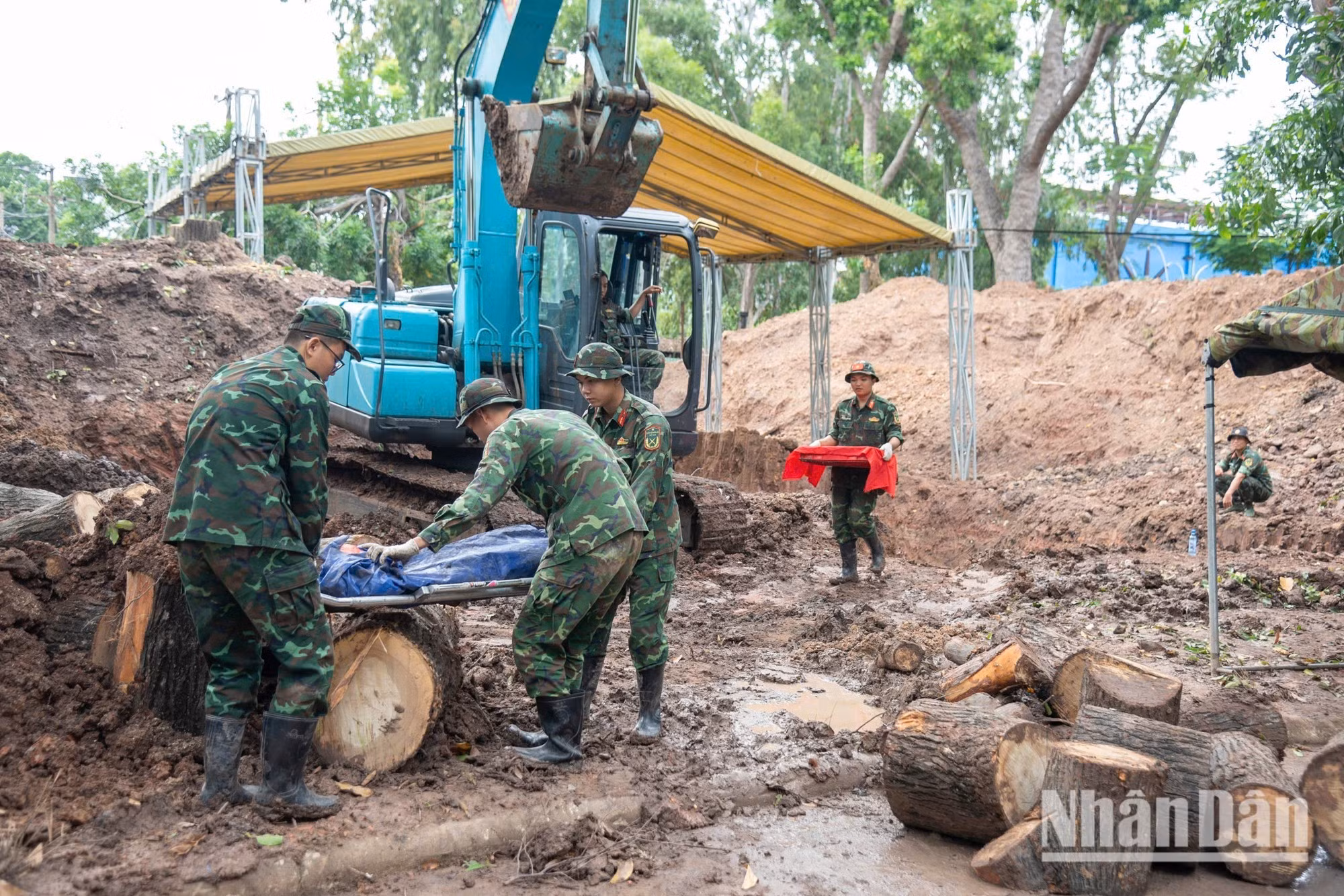 Members of the recovery teams handle every fragment of personal belongings and every piece of recovered remains with the greatest care, recognising that each item may provide crucial evidence in identifying fallen soldiers whose identities remain unknown.