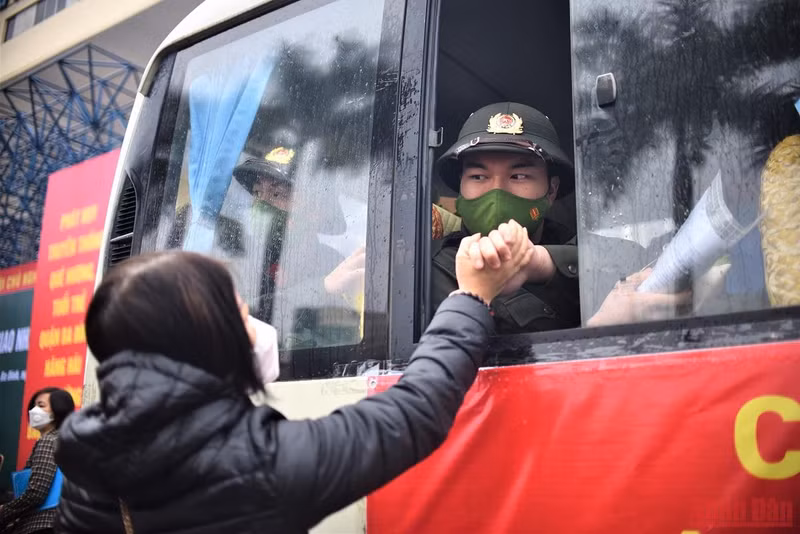Young people in Hanoi start military service ảnh 8 Young people in Hanoi start military service ảnh 8