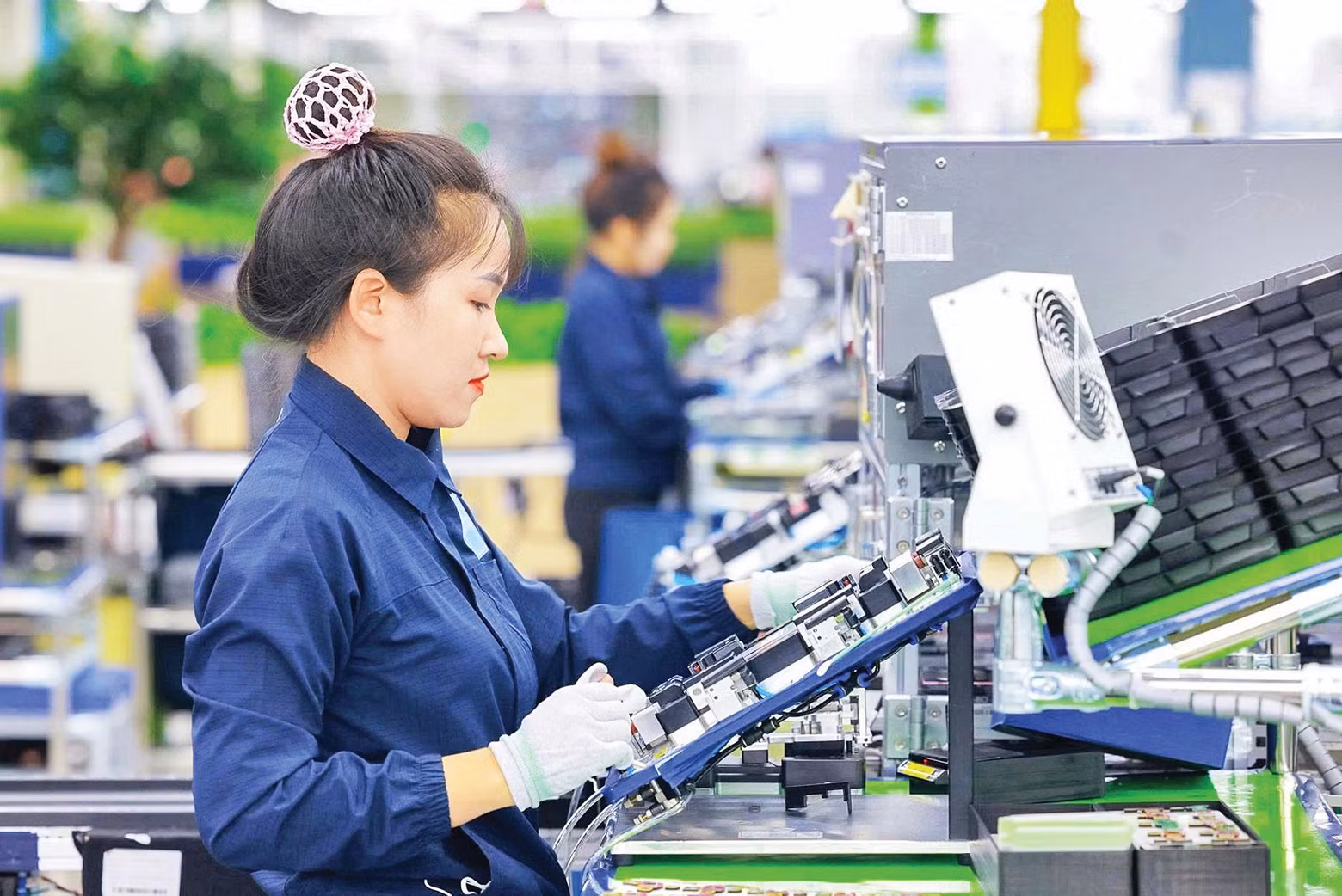 A production line at Samsung Electronics’ factory in Yen Phong Industrial Park, Bac Ninh City. (Photo: HOANG PHUONG)