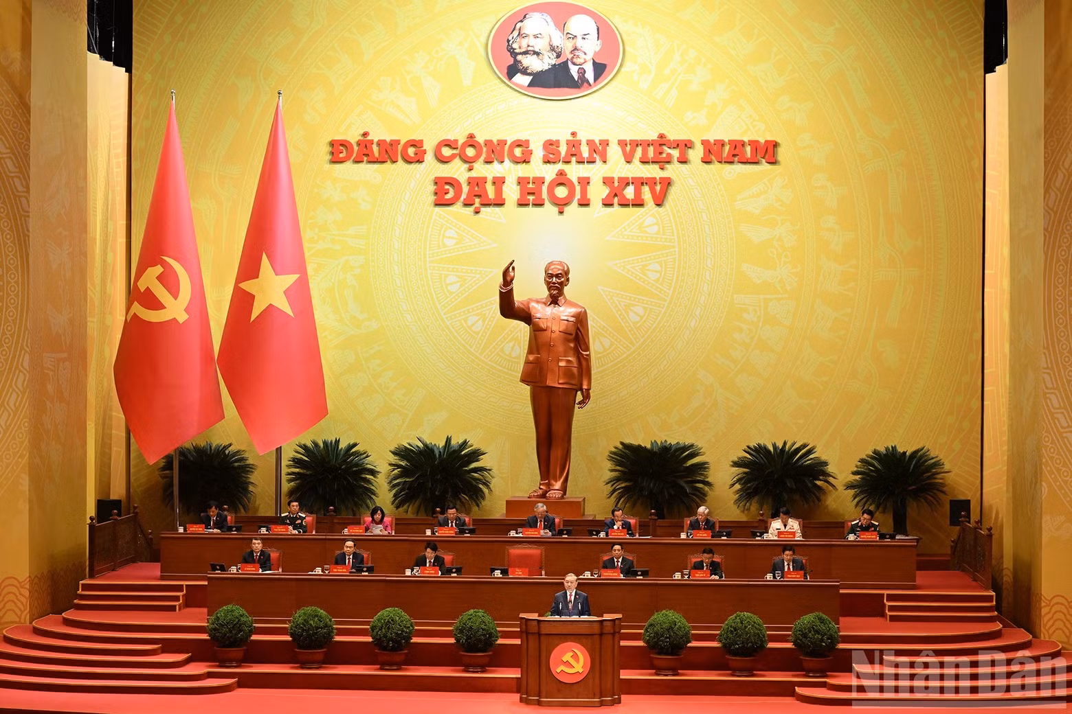 The Presidium presides over the opening session of the 14th National Party Congress.