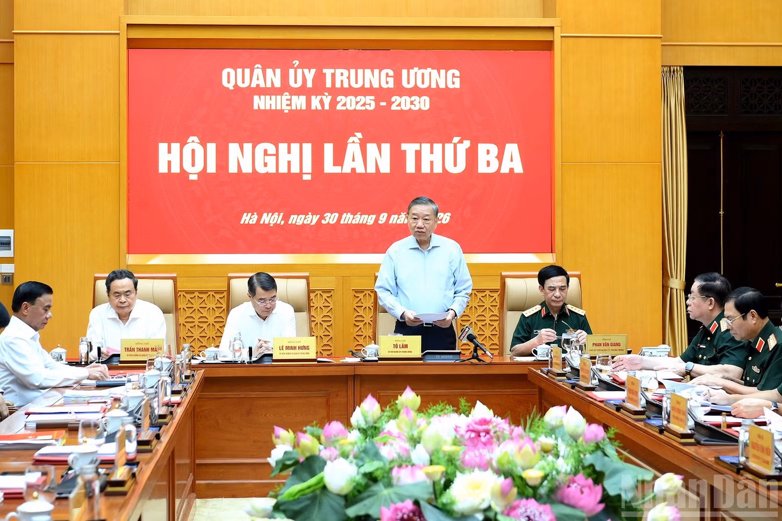 General Secretary and President To Lam, Secretary of the Central Military Commission, delivers guidance at the conference.
