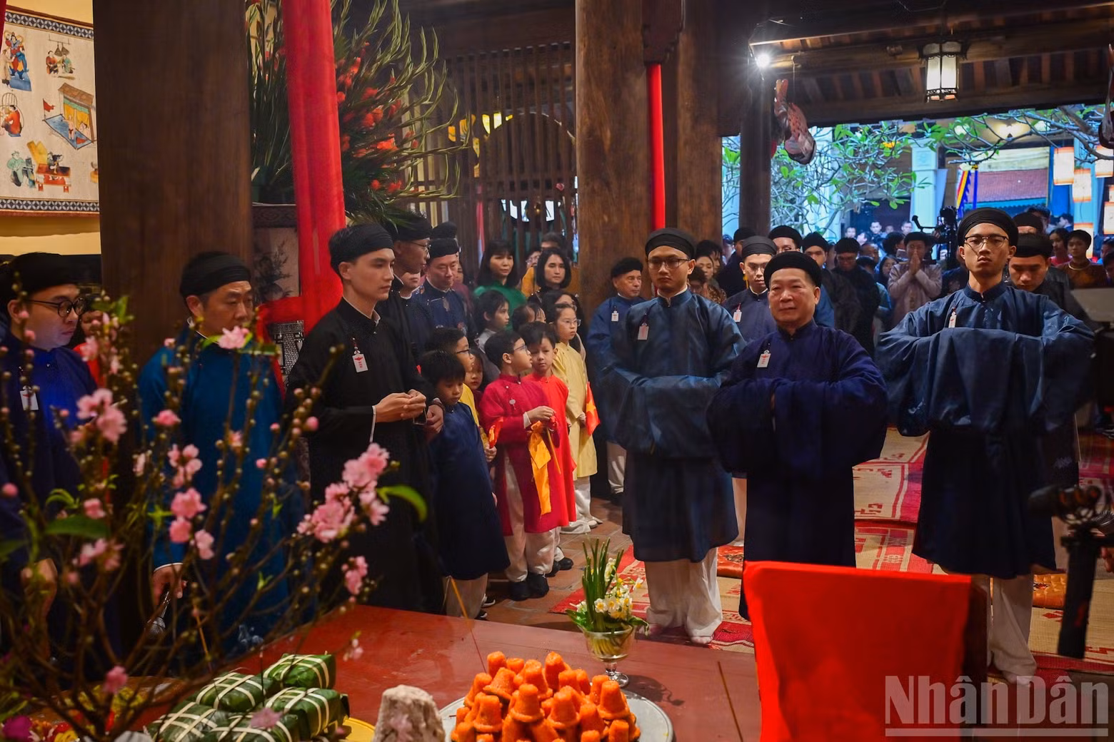 A traditional ritual is solemnly held at Kim Ngan Communal House.