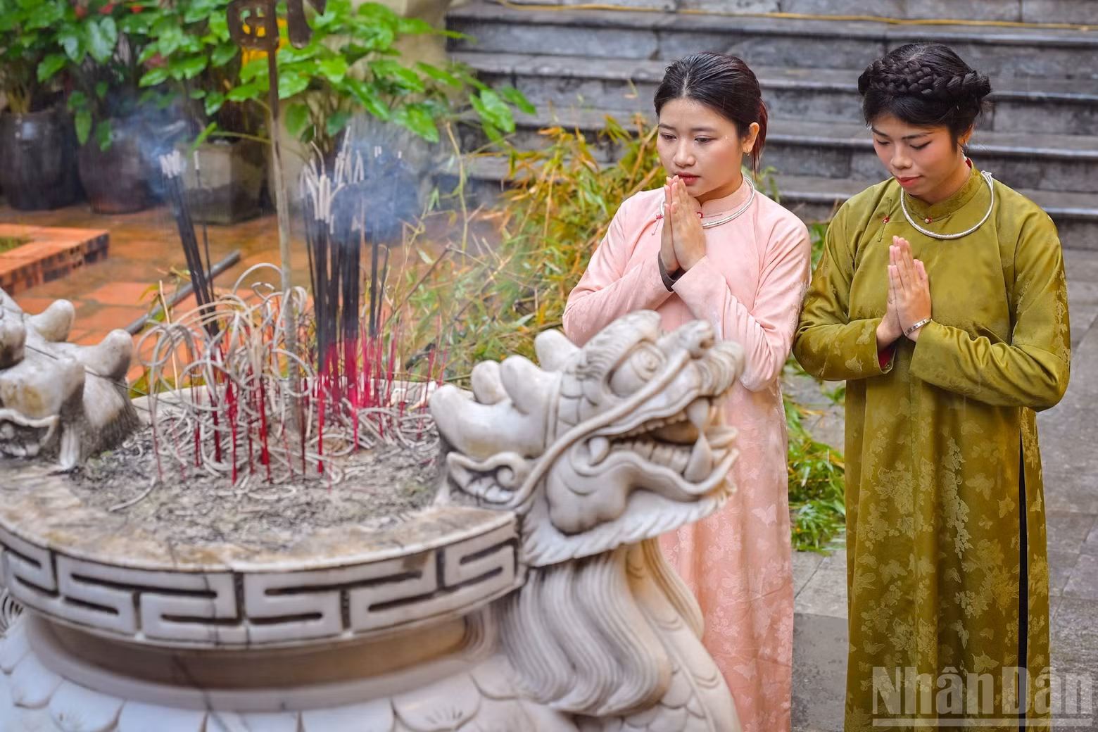 Young people offer incense, praying for a smooth and prosperous new year.