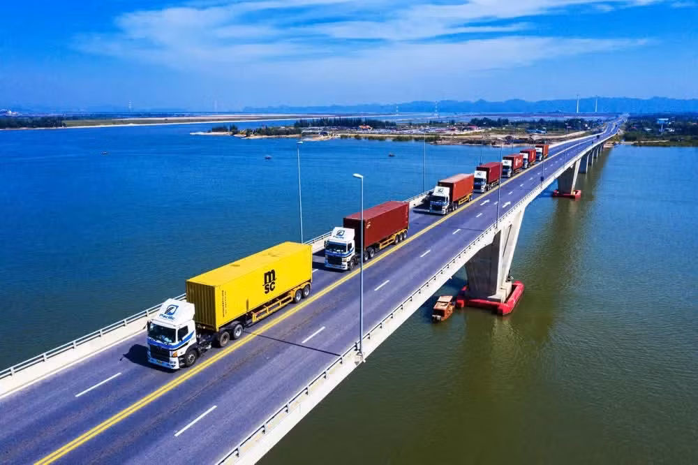 Hai Phong City continues to invest in transport infrastructure to strengthen its logistics advantages. Photo: NGUYEN DUC NGHIA