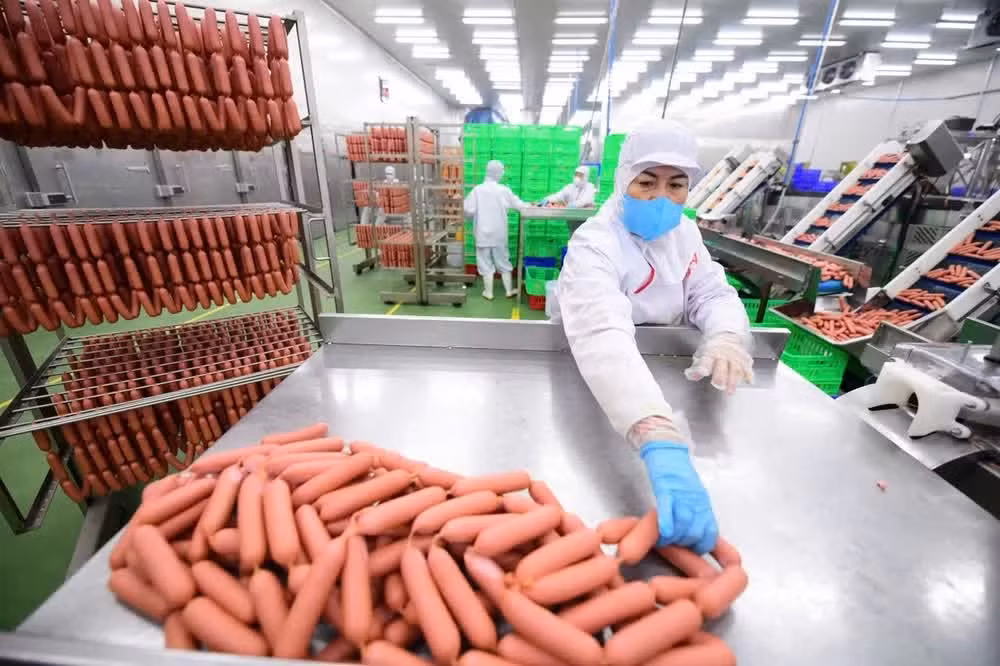 Employees at an FDI enterprise. (Photo: Do Bao)