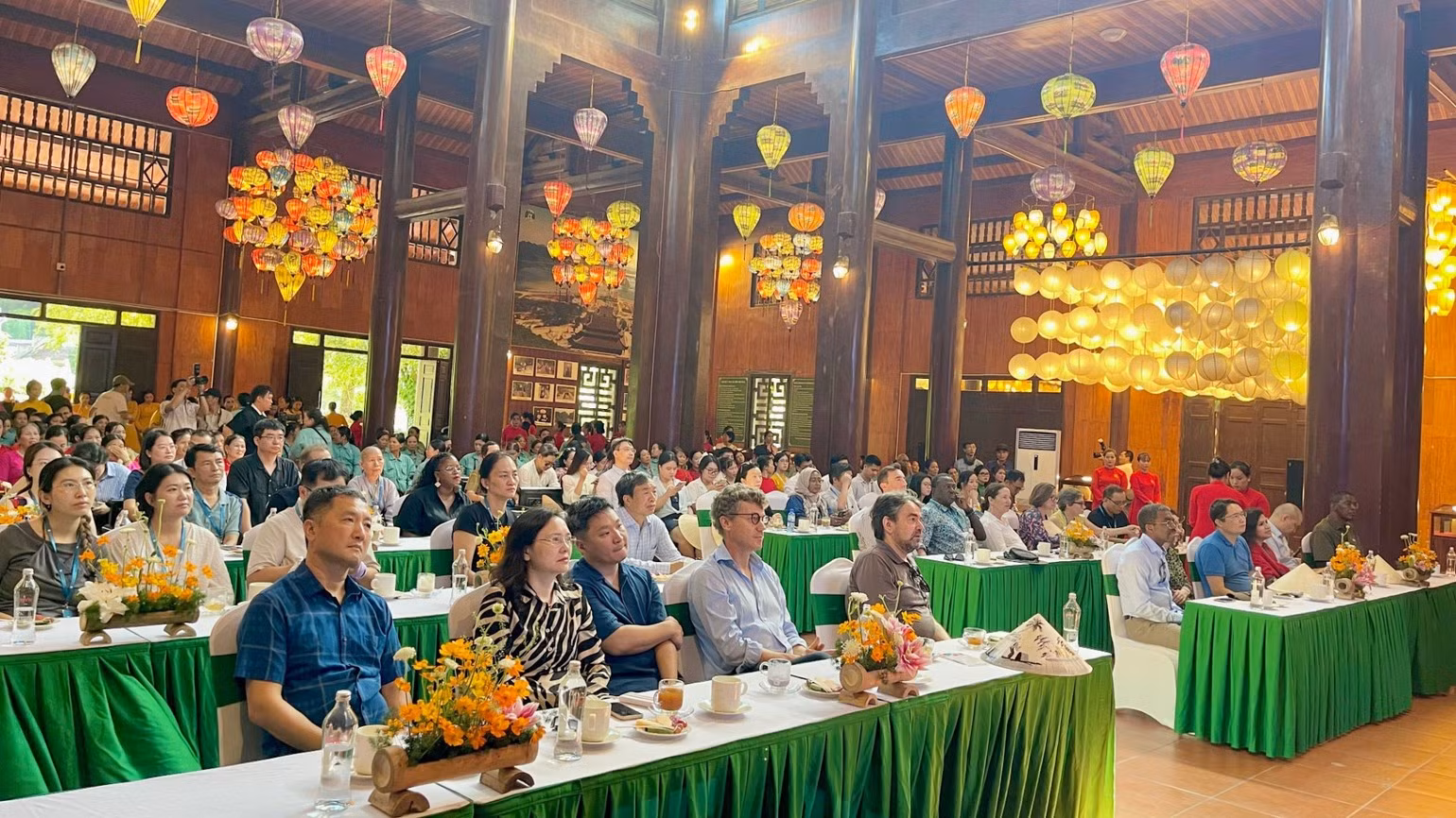 Delegates attend a tour and working programme at the Trang An Ecotourism Site. (Photo: YEN TRINH)