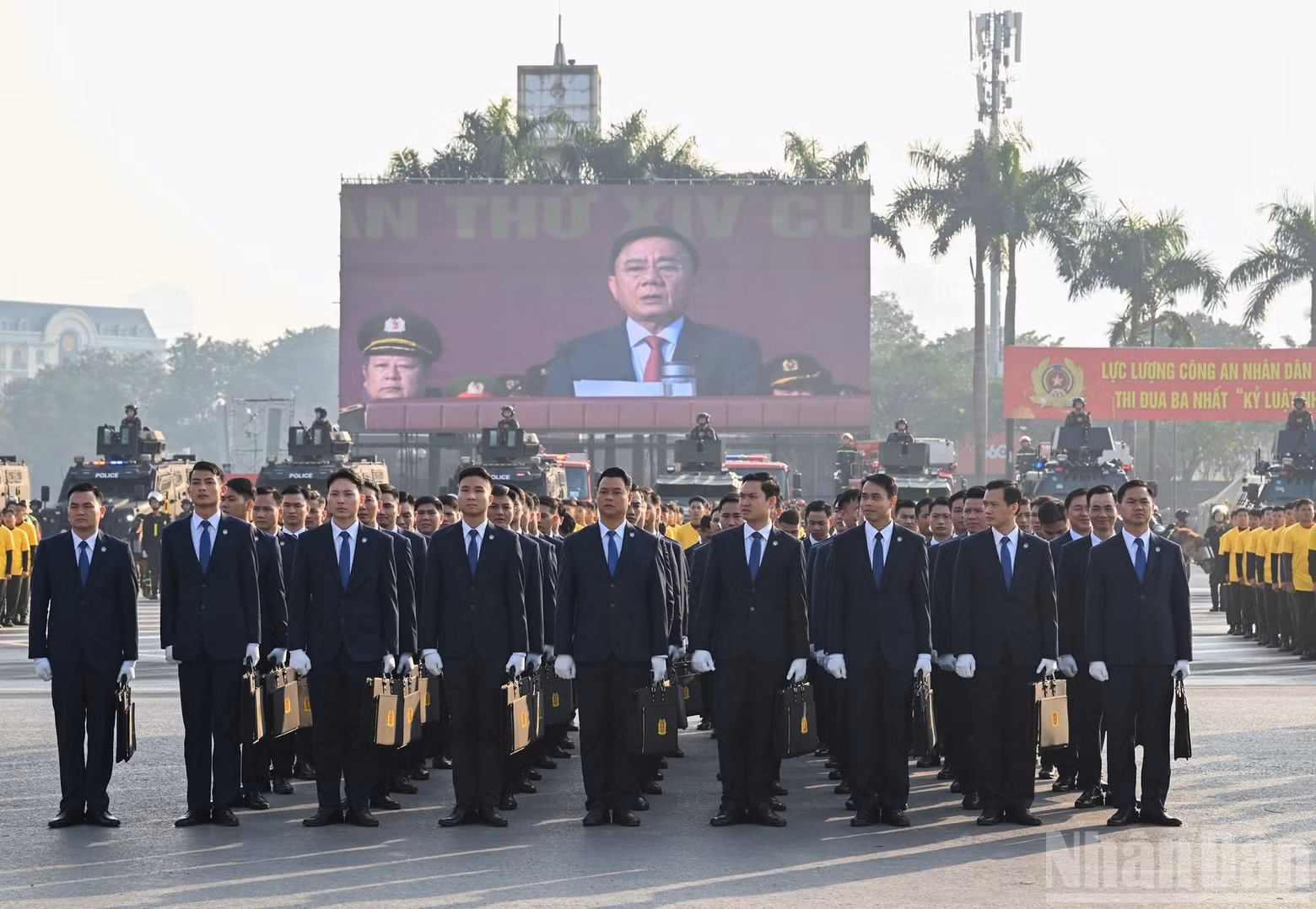 Officers and soldiers of the protective security force at the send-off ceremony. (Photo: DUY LINH)