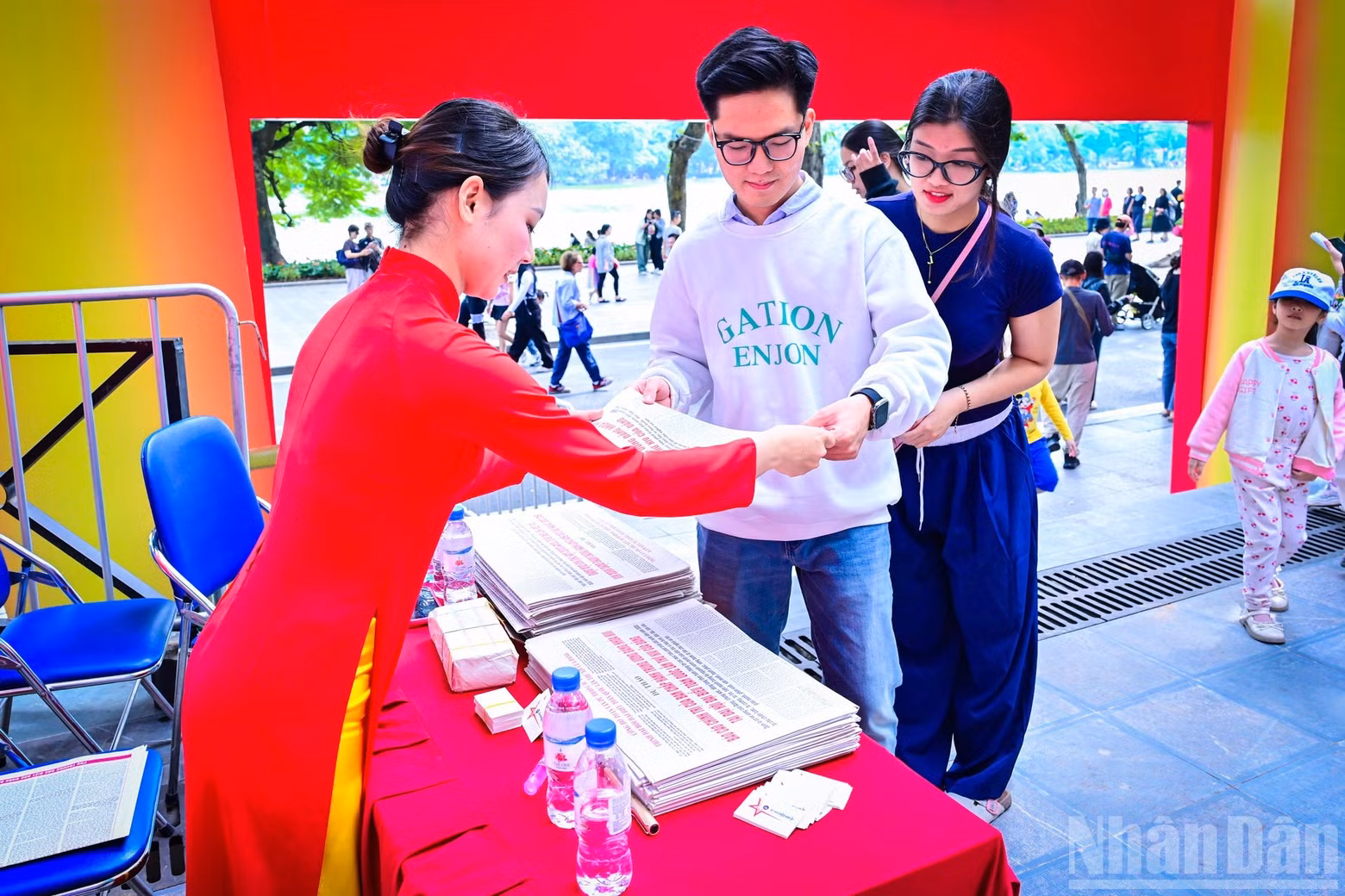 The supplement attracts strong interest from young readers.