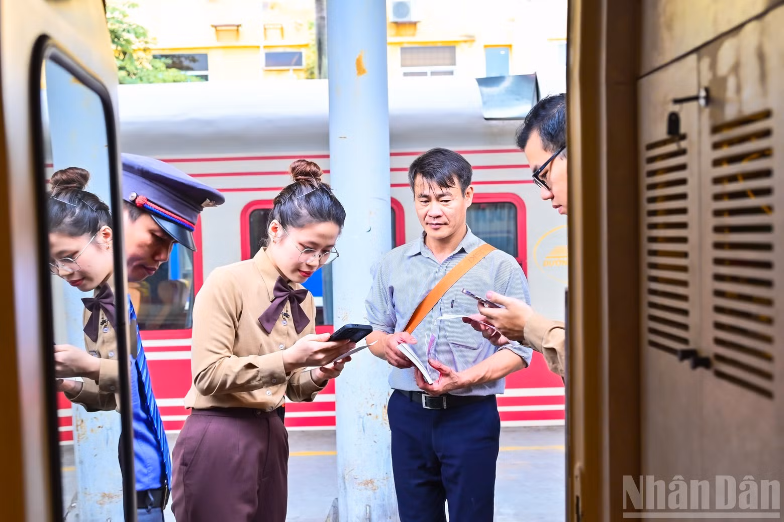 The operator advises passengers to bring their ID card or passport matching their e-ticket information for QR code scanning and check-in before departure.