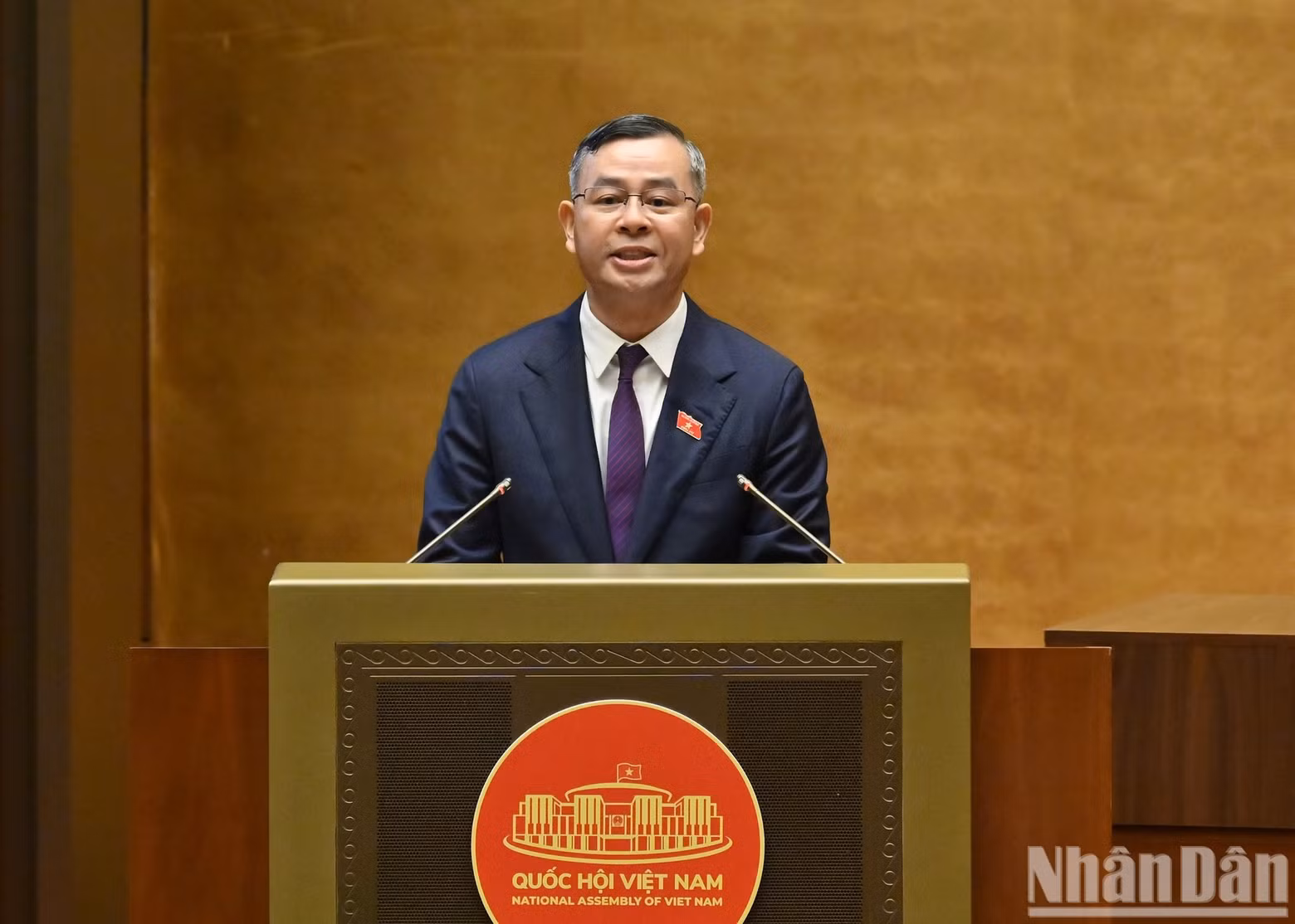 Minister of Finance Ngo Van Tuan outlined proposals regarding two draft laws: the Law amending and supplementing a number of articles of the Customs Law and the Law amending and supplementing Article 6 and Appendix IV, concerning the list of conditional business investment sectors and trades, of the Investment Law.