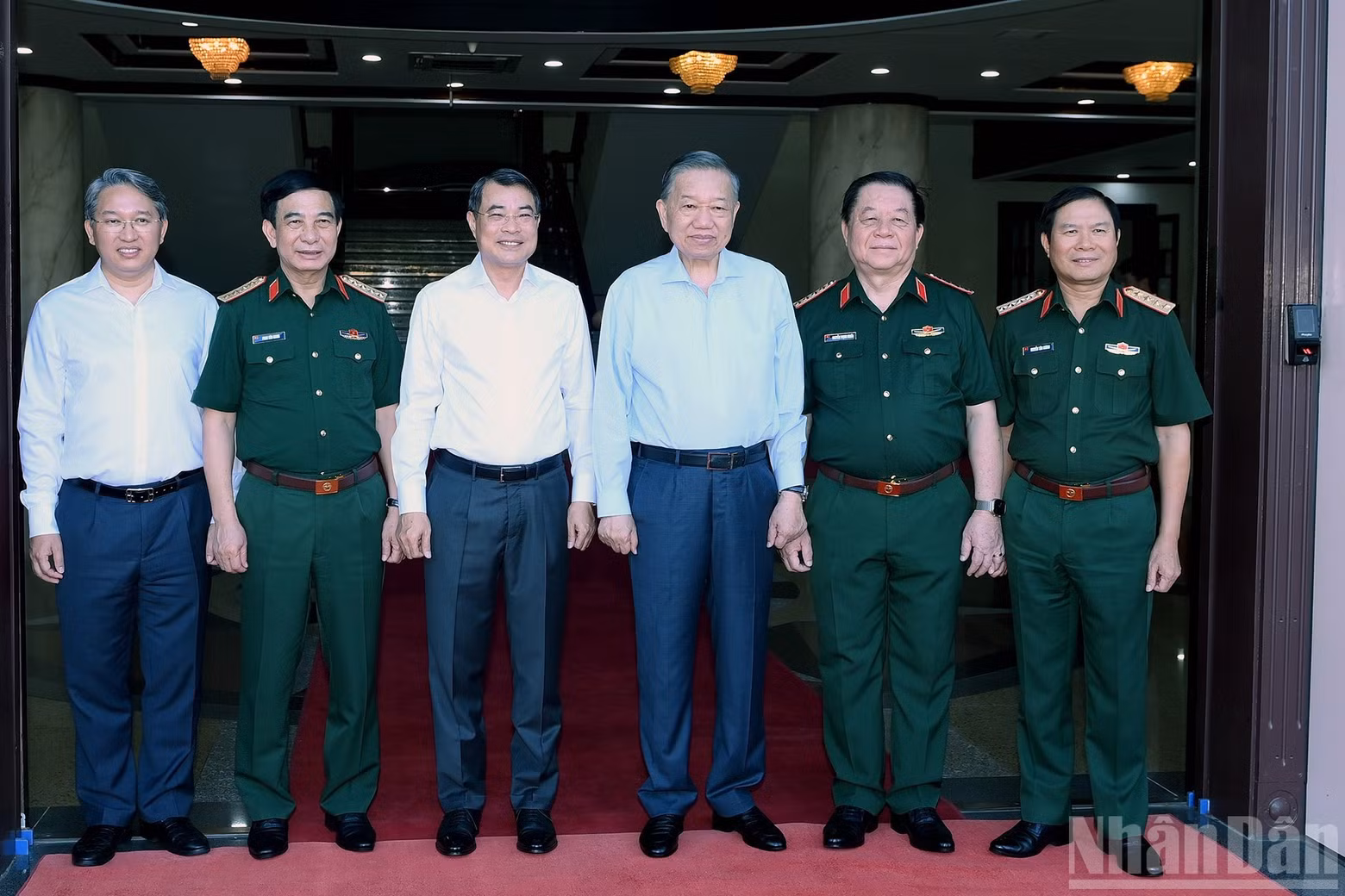 General Secretary and President To Lam and Prime Minister Le Minh Hung with delegates attending the conference.