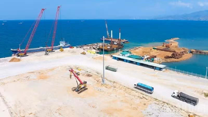 The Ca Na General Port will serve as a strategic logistics hub, meeting cargo transportation needs for industrial parks and clusters in the region and neighbouring economic zones in the future.