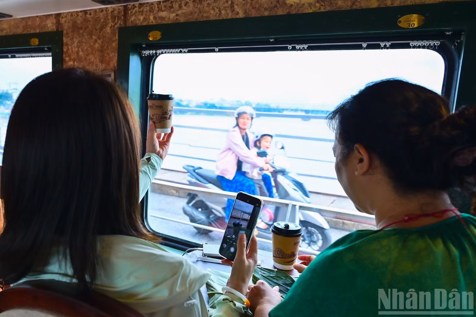 Chinese tourists expressed their excitement at the trip and the distinctive culinary flavours of Ha Noi.