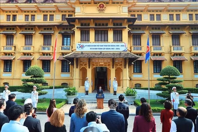 Permanent Deputy Minister of Foreign Affairs Nguyen Minh Vu speaks at the ceremony. (Photo: VNA)