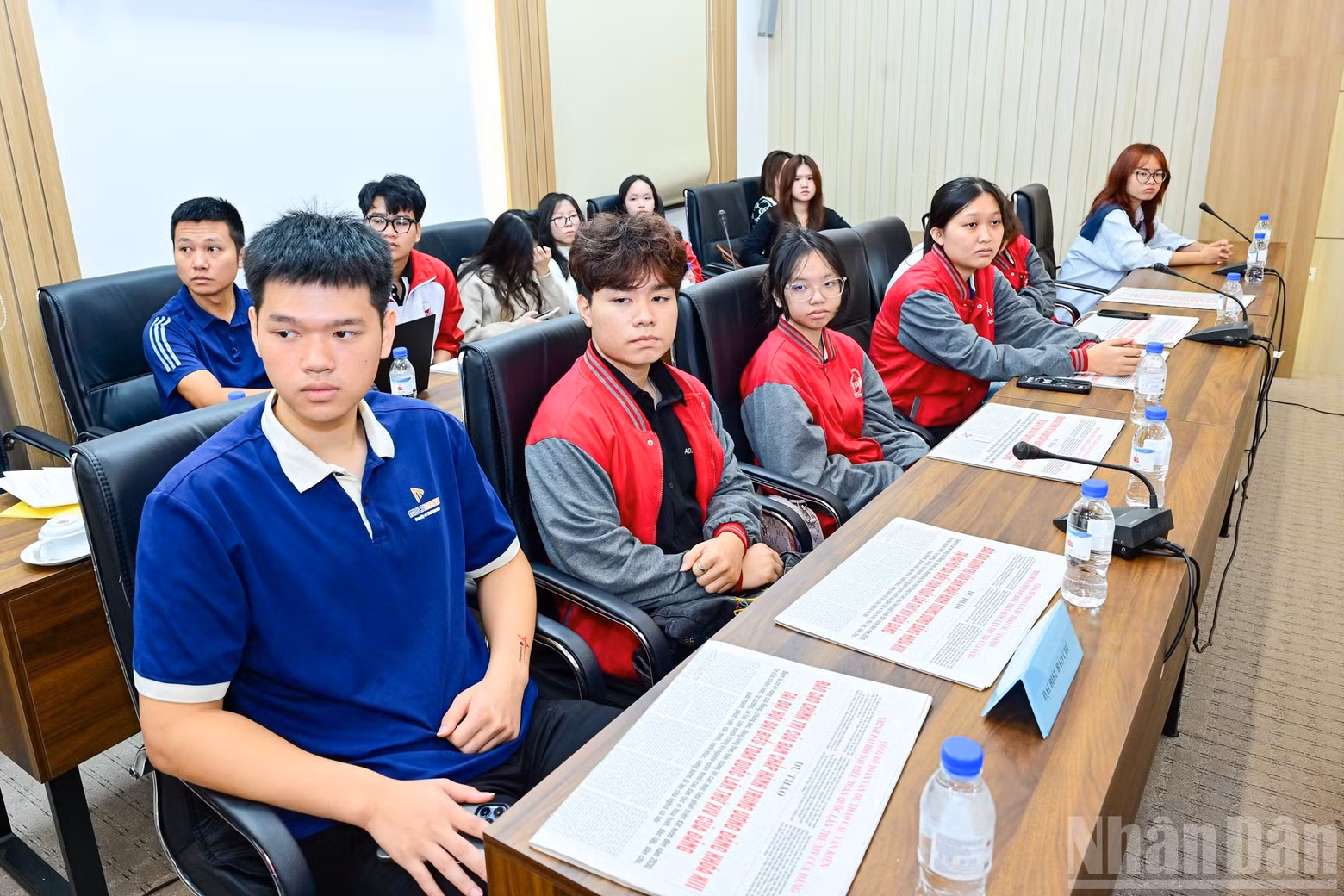 Young participants listen attentively to the speakers’ presentations.